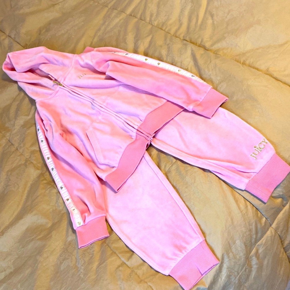 Juicy Couture girl jogger suit